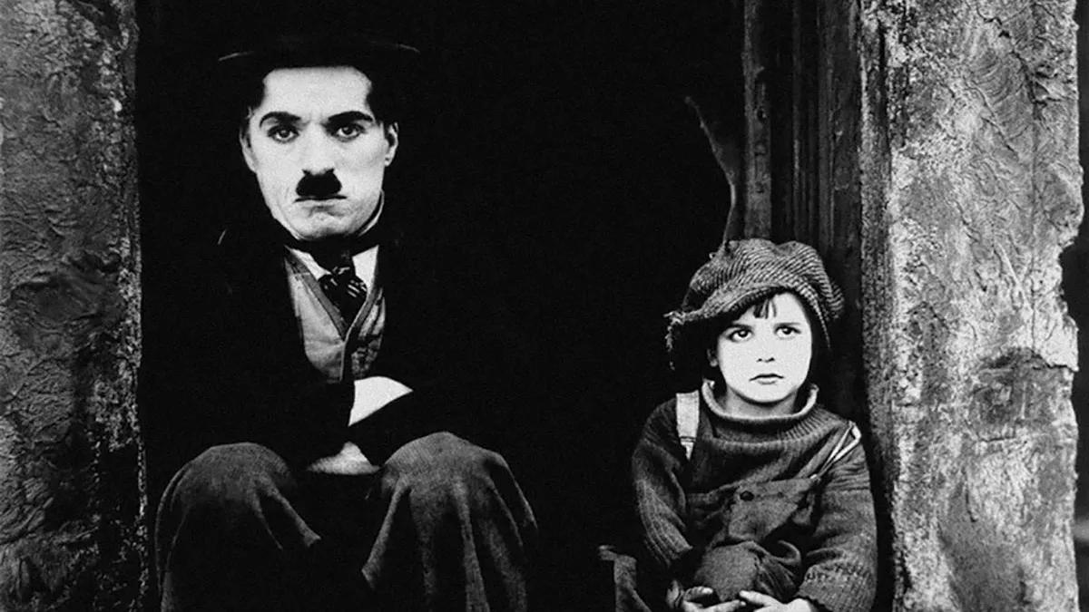Un fotograma de "The Kid", por Chaplin
