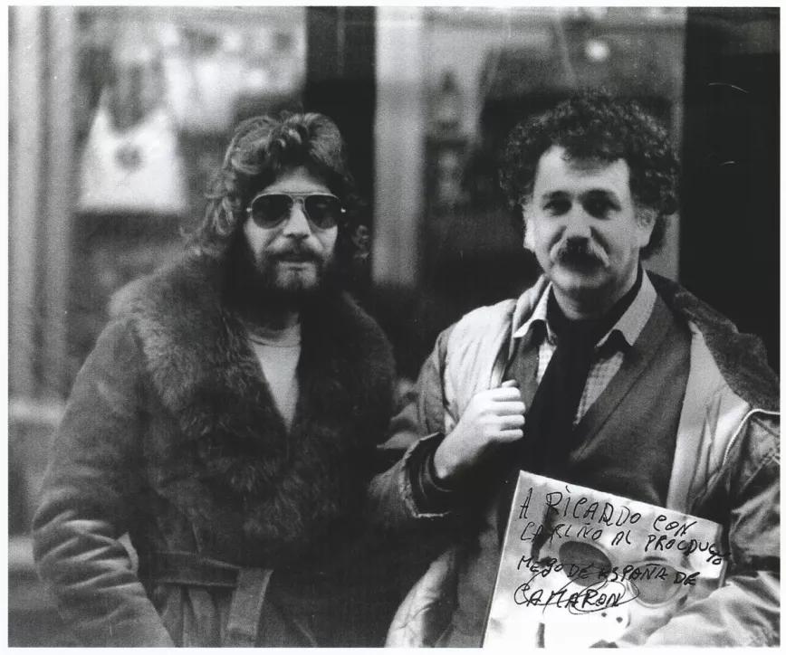 Camarón y Ricardo Pachón con el disco dedicado. Madrid, 1980