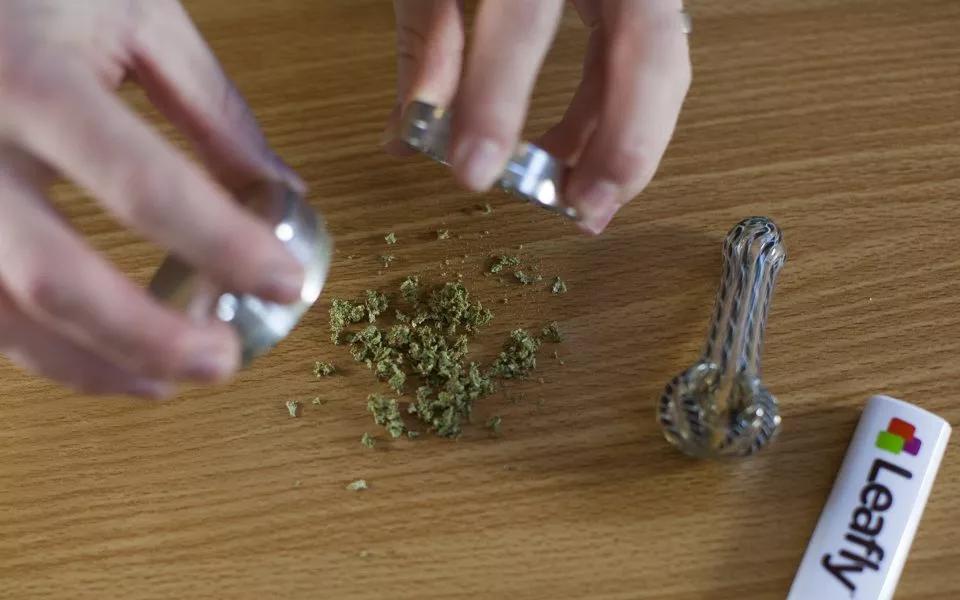 Qué se necesita para hacerse una pipa de cannabis